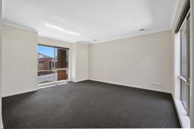 House For Sale - VIC - Drouin - 3818 - TWO BEDROOM, TWO BATHROOM STYLISH TOWNHOUSE  (Image 2)