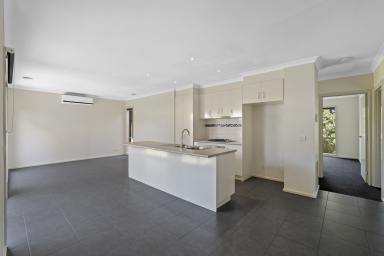 House For Sale - VIC - Drouin - 3818 - TWO BEDROOM, TWO BATHROOM STYLISH TOWNHOUSE  (Image 2)