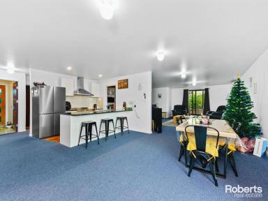 House For Sale - TAS - New Norfolk - 7140 - Spacious Contemporary Residence in New Norfolk  (Image 2)