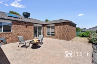 House For Sale - VIC - Kangaroo Flat - 3555 - Spacious Family Home with Modern Comforts and Outdoor Entertaining  (Image 2)