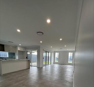 House For Lease - NSW - Tamworth - 2340 - STUNNING FOUR BEDROOM HOME FOR RENT - MODERN LIVING IN A PRIME LOCATION  (Image 2)