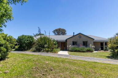 House For Sale - NSW - Murrumbateman - 2582 - Escape to Murrumbateman: A Dual-Residence Retreat  (Image 2)