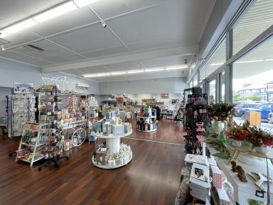 House For Sale - NSW - Gundagai - 2722 - Combined Retail & Residential  (Image 2)