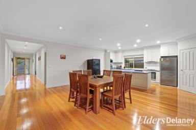 House For Sale - VIC - Warragul - 3820 - Well Appointed - Quality Family Home!  (Image 2)