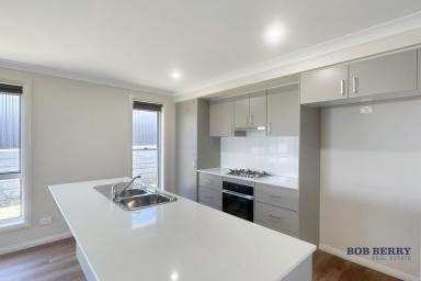 House Leased - NSW - Dubbo - 2830 - Brand New Home in Popular Southlakes Estate  (Image 2)