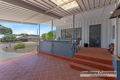 House For Sale - WA - Warnbro - 6169 - Sensational Location Close to Beach  (Image 2)