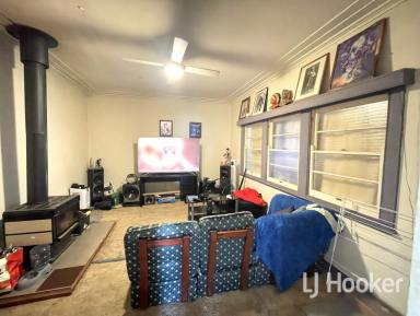 House For Lease - NSW - Inverell - 2360 - Tidy Home Close to Ross Hill  (Image 2)