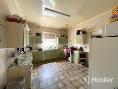 House For Lease - NSW - Inverell - 2360 - Tidy Home Close to Ross Hill  (Image 2)