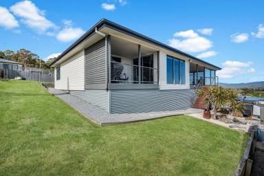 House For Sale - TAS - Beauty Point - 7270 - Stunning Modern Home with Panoramic Tamar River Views and Lifestyle Amenities (Image 2)