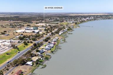 House For Sale - SA - Meningie - 5264 - WATER FRONT LIVING!!  (Image 2)