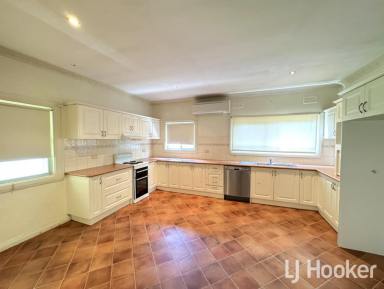 House For Sale - NSW - Inverell - 2360 - 3-Bedroom Weatherboard Home in Prime Ross Hill Location  (Image 2)