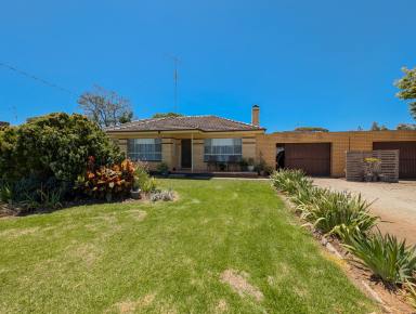 House For Sale - VIC - Kerang - 3579 - Stunning 4-Bedroom Brick Veneer Home  (Image 2)