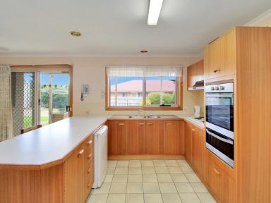 House For Sale - VIC - Eastwood - 3875 - BALMORAL BRICK READY FOR PERSONAL TOUCH  (Image 2)