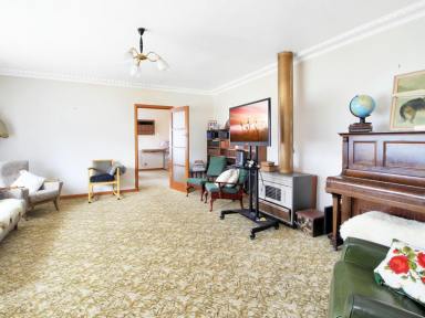 House For Sale - VIC - Bairnsdale - 3875 - MID CENTURY CLASSIC – A HIDDEN GEM!  (Image 2)