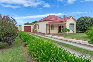 Lifestyle For Sale - VIC - Port Fairy - 3284 - Best of Both Worlds.  (Image 2)