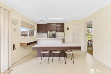 House For Lease - VIC - Cranbourne - 3977 - Convenience with room to move!  (Image 2)