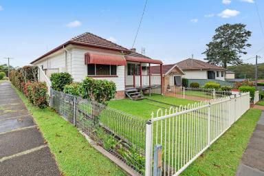 House For Sale - NSW - Jesmond - 2299 - CHARMING 3-BEDROOM CLASSIC IN PRIME JESMOND LOCATION!  (Image 2)