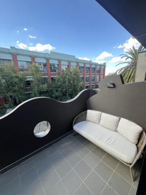 Townhouse For Lease - VIC - Collingwood - 3066 - Spacious, stylishly furnished, premium dual-level unit in prime, quiet pocket of Collingwood  (Image 2)