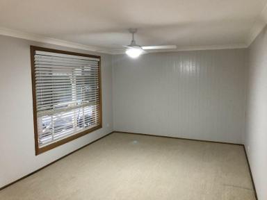 House For Lease - NSW - Old Bar - 2430 - SPACIOUS 3-BEDROOM HOME IN POPULAR STREET  (Image 2)