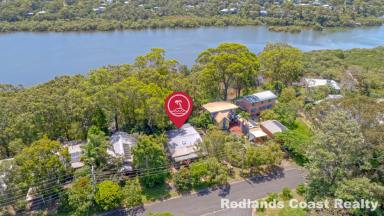 House For Sale - QLD - Lamb Island - 4184 - Waterfront Cottage with Jetty – A Rare Opportunity  (Image 2)