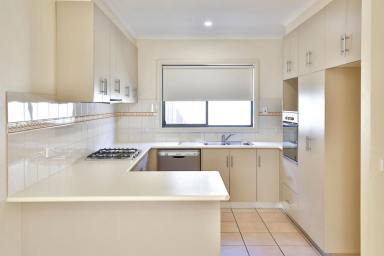 Townhouse For Sale - VIC - Mildura - 3500 - SPACIOUS TOWNHOUSE LIVING  (Image 2)