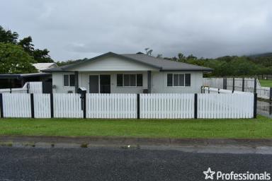 House For Sale - QLD - Calen - 4798 - Sensational 6-Bedroom Low Set Home!  (Image 2)