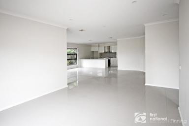 Townhouse For Lease - VIC - Cranbourne - 3977 - Neatly presented townhouse  (Image 2)