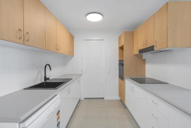 Unit For Sale - QLD - Cairns City - 4870 - Stylish Partially Renovated Apartment in Iconic Aquarius Building  (Image 2)