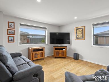 Unit For Sale - TAS - Latrobe - 7307 - Stunning Unit in Quiet Location  (Image 2)