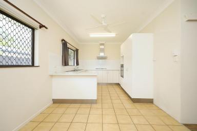 Duplex/Semi-detached For Lease - QLD - Whitfield - 4870 - Huge Duplex - Fully AC - Vinyl Flooring - Side Access to Backyard  (Image 2)