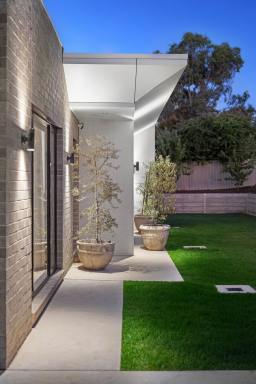 House For Sale - VIC - West Bendigo - 3550 - Modern build with no end of possibilities on 1596 sqm!  (Image 2)