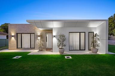 House For Sale - VIC - West Bendigo - 3550 - Modern build with no end of possibilities on 1596 sqm!  (Image 2)