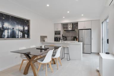 Townhouse For Lease - QLD - Middle Ridge - 4350 - Contemporary Townhouse with Modern Comforts  (Image 2)