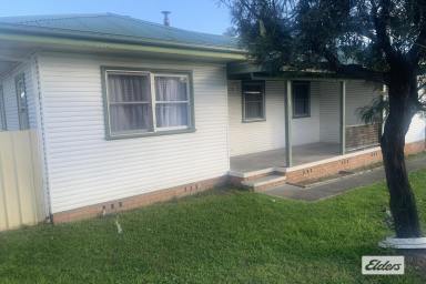 House For Lease - NSW - Taree - 2430 - FAMILY FRIENDLY HOME OFFERING SPACE & STORAGE OPTIONS  (Image 2)