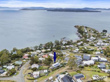 House For Sale - TAS - Primrose Sands - 7173 - Cheerful seaside home with great views  (Image 2)