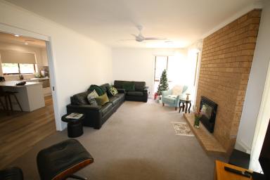 House For Sale - VIC - Rochester - 3561 - 3 BEDROOM BRICK VENEER HOME  (Image 2)