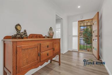 House For Sale - VIC - Rochester - 3561 - 3 BEDROOM BRICK VENEER HOME  (Image 2)