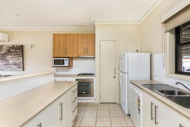 House For Sale - VIC - Bendigo - 3550 - Immaculate Townhouse Close to Hospital and Town  (Image 2)