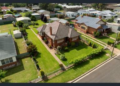 House For Lease - NSW - Canowindra - 2804 - Timeless 1950s Double Brick Home in Prime Location – Walk to Everything!  (Image 2)