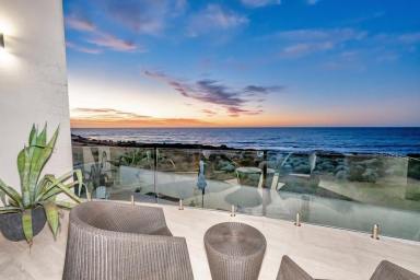 House For Sale - WA - Halls Head - 6210 - Quality & Luxury Ocean Front Living Family Home  (Image 2)