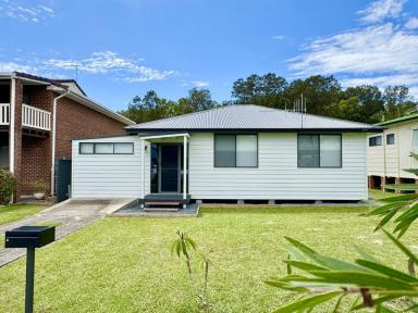 House For Lease - NSW - Old Bar - 2430 - Charming Fully Renovated Coastal Cottage – Large Backyard, Prime Location!  (Image 2)