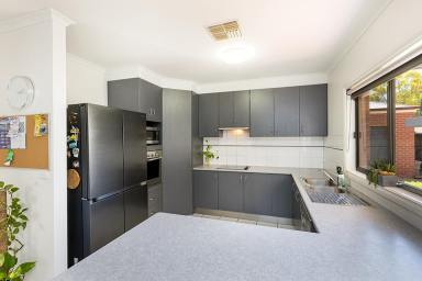 House For Sale - VIC - Mildura - 3500 - Modern Home for the Entertainers!  (Image 2)