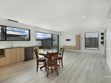 Unit For Sale - TAS - Latrobe - 7307 - Presents as New  (Image 2)