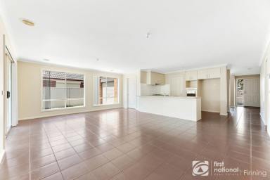 House For Sale - VIC - Cranbourne East - 3977 - Discover a Lifestyle of Comfort and Convenience in Hunt Club Estate!  (Image 2)