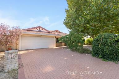 House For Sale - WA - Pearsall - 6065 - Spacious Family Haven: 3 Bed, 2 Bath with 3 Separate living spaces on a big 635sqm block!  (Image 2)