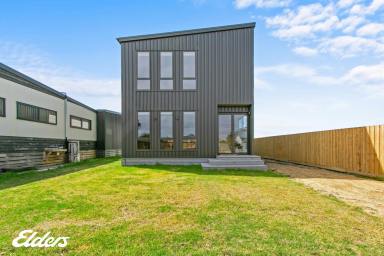 House For Sale - VIC - Port Albert - 3971 - LUXURY HOME - SCENIC VIEWS - PRIME POSITION  (Image 2)