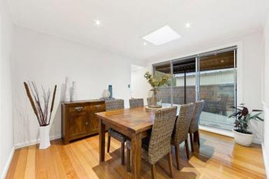 House For Lease - VIC - Aspendale - 3195 - 4-Bed 3-Bath 2-Car Garaged Bayside Living in Aspendale  (Image 2)