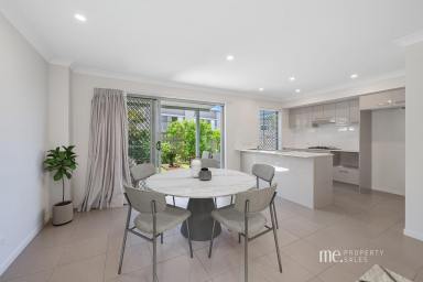 Townhouse For Sale - QLD - Mango Hill - 4509 - Modern 3-Bedroom Townhouse in Prime Orana Complex  (Image 2)