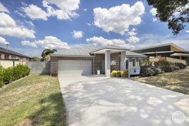 House For Sale - VIC - Mount Clear - 3350 - Modern Elegance And Spacious Living In A Prime Location  (Image 2)