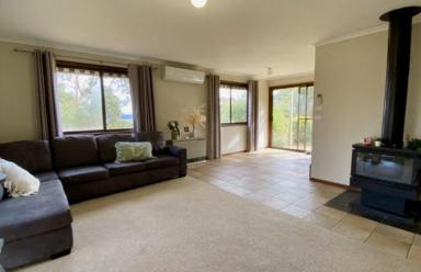 House Leased - NSW - Gundaroo - 2620 - Country Cottage  (Image 2)